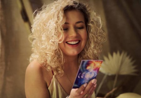 Cartomante Online para Consultas de Tarot | Atendimento Imediato!